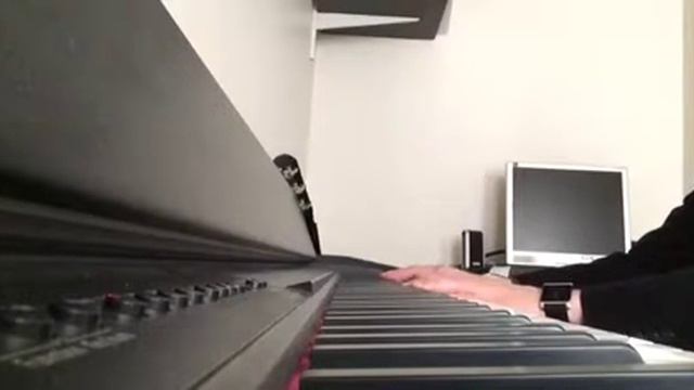 Красиво играет