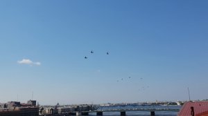 Вертолёты над Невой перед парадом