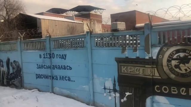 Арт-объект «Музей авиации под открытым небом». На заборе «ОДК-Пермские моторы»