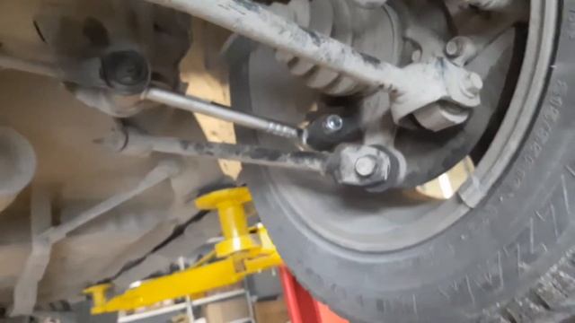 Замена сайлентблока и тяги крепления ступицы ТOYOTA MARK 2. РАЗВАЛ-СХОЖДЕНИЕ Благовещенск. смотреть онлайн