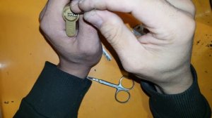 Как вытащить сломанный ключ из замка. Three ways to remove a broken key