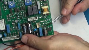 Ремонт платы газового котла Ferroli Domiproject C 24 DBM01 и зачем ставить Реле Напряжения