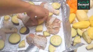 Курица в духовке с морковкой, картофелем, баклажанами и кабачком