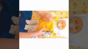 Как грелки помогают при коликах у новорожденного? Как делать массаж при коликах