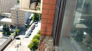 Крепление металлической решетки Антикошка на деревянное окно