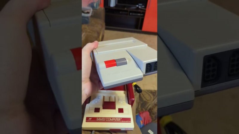 Famicom он же family computer и его одна из последних ревизий