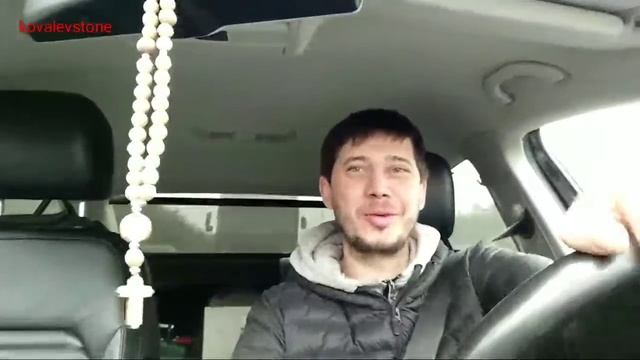 Радиусный подоконник из искусственного камня.
