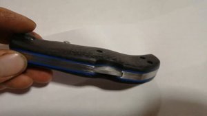 Накладки из карбона на нож фирмы Бокер.