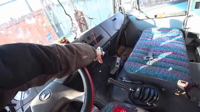 Преображение салона грузовика, которому почти 30 лет! Мерседес 814,1320,1524