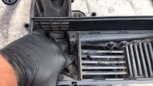 Volkswagen Caddy.Корпус воздушного фильтра.mp4