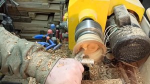 Необычная и очень красивая плошка из сучка яблони.mp4