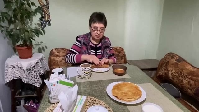 СВИНЮШНИЧАЮ, НО НЕ МОГУ НЕ ЕСТЬ РУКАМИ! С ЧЕМ ЕМ БЛИНЫ, СЕМЕНА В КИПЯТОК!!! смотреть онлайн