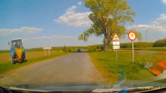 Трактор Беларус МТЗ 920 и лейка для минерального удобрения. Удобряем землю. #vseklevo #синийтрактор