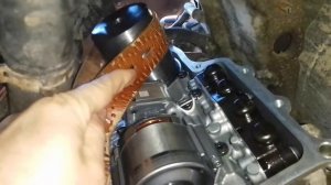 Установка ремкомплекта Kinergo 7.02 в мехатроник DSG7 ч.13 затяжка гидроаккумулятора ремнем