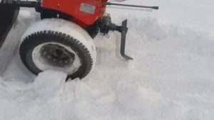 Самодельный отвал на мотоблок. Колёса ваз. Чистка снега мотоблоком. Что лучше, скребок или мотоблок