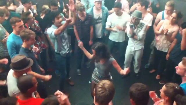 Танцевальный батл в ночном клубе Праги / Dance battle in night club in Prague.