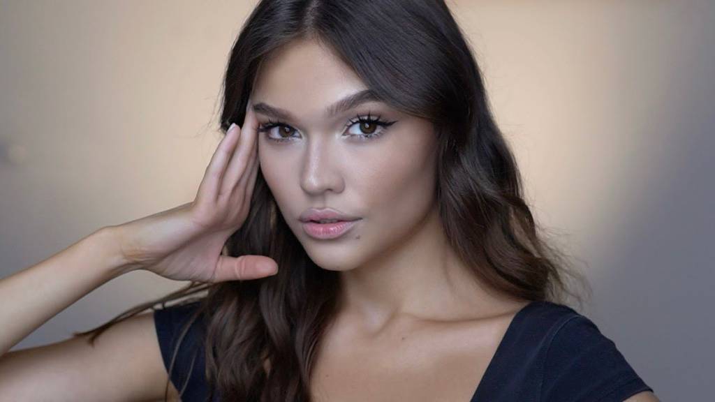 Студия КрасивоБыстрая пластика макияжем  Валя Карнавал!