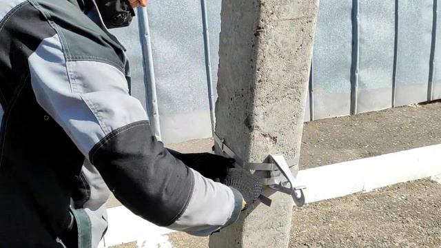 Арматура для крепления провода СИП на опоре. Кронштейн CS 1500 и зажим PS 4х16 120. смотреть онлайн