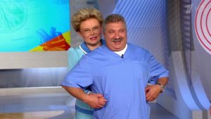 Как измерить вес без весов. Маленькие домашние хит...и. Жить здорово! Фрагмент выпуска от 16.11.2015