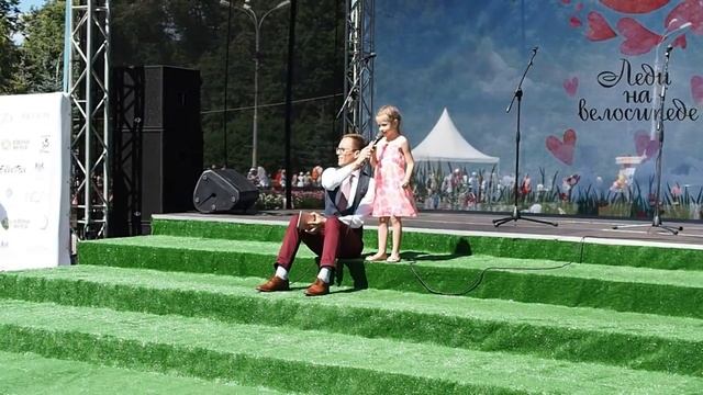 Леди на велосипеде 2017