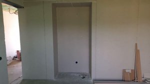 перегородка межкомнатная со встроенными гардеробами и нисшами из гипсокартона