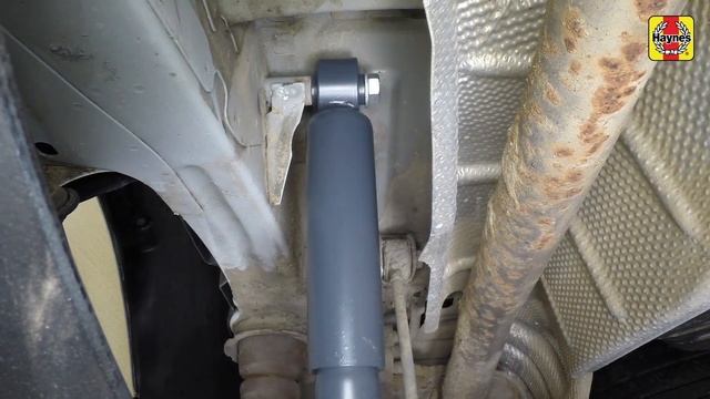 How to Replace the rear shock absorbers on the Volkswagen Caddy 2004 to 2015 смотреть онлайн
