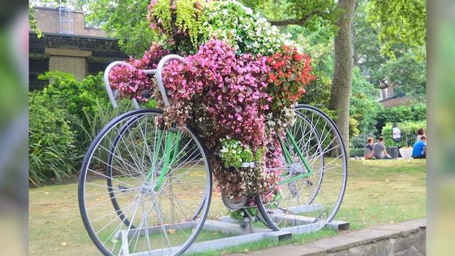 Велосипед с цветами в ландшафтном дизайне, в саду смотреть онлайн