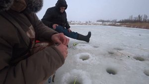 "Карась на "безмотылку". (На рыбалку с Дядей Ваней). Просто сумасшедший клев карася на мормышку.