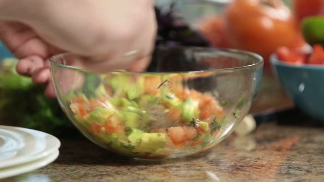 Рецепты салатов от Сергея Леонова. Классические и нестандартные сочетания. смотреть онлайн