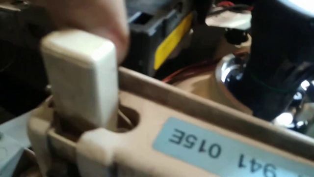 Как заменить электро корректор ( регулятор ) фар на Шкода Октавия тур а4 смотреть онлайн