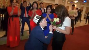 Самое неожиданное предложение руки и сердца красавчик