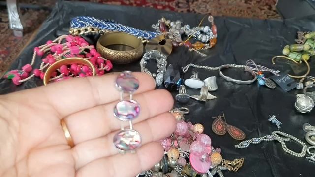 В секонд хенде купила мешок с бижутерией 3 кг за $ 18. А там сюрприз ! Обзор покупки с Second Hand