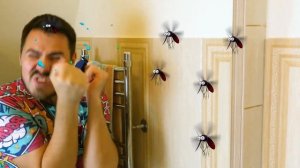 Платоха Моха играет с маленьким малышом