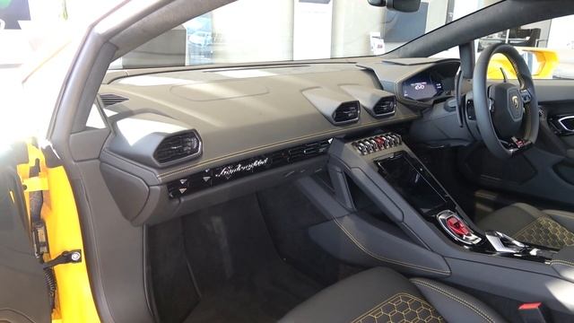 2020 Lamborghini Huracan Evo: In-Depth Exterior and Interior Tour + Exhaust. смотреть онлайн