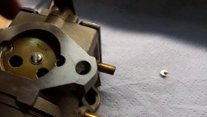 Карбюратор Walbro Сузуки DF5 странный.