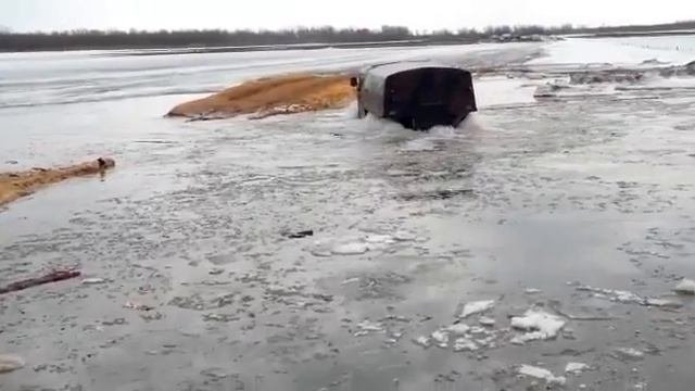 Проезд через Обь. Вездеход. Колпашево. Ледоход