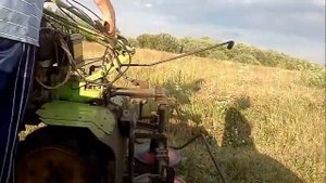 Дизельный мотоблок едим касить траву, на помощи мтз 80 и ваз 2105