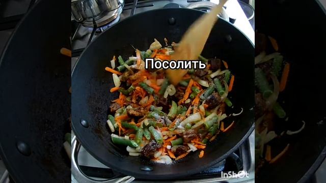 Макароны с подливой из мяса говядины с овощами