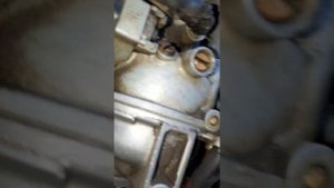 Мопед сам себе газует!???