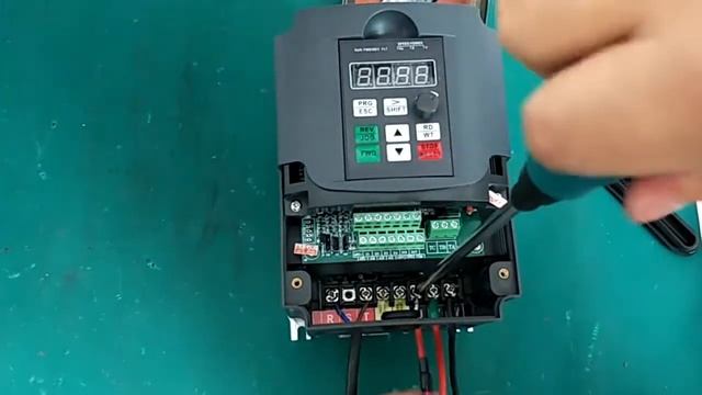 inverter 220V single phase to 380V three-phase 4kw frequency inverter смотреть онлайн