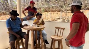 POR CÁ COM TOE, CHICO E PILILIU