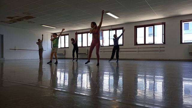 Восьмое занятие. Джаз-модерн. 24.06.2023. смотреть онлайн