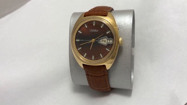 Мужские наручные часы Слава СССР бордовые в позолоте большие смотреть онлайн