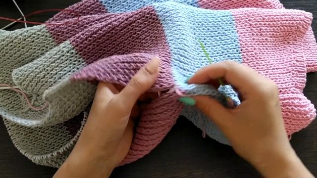 Простой способ сшивания изделия связанного спицами.