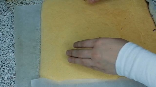 Легкий, нежный рулет к чаю. Легкий рецепт бисквитного рулета.