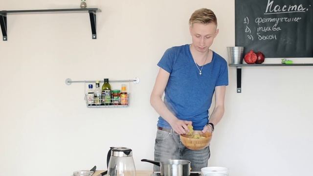 Готовим пасту с беконом и тыквой / Pasta with spicy baked pumpkin and bacon смотреть онлайн