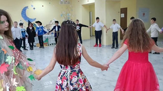 Утреник 4 "Б" смотреть онлайн