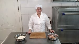 Как приготовить "Птицу тушеную" и "Макароны с овощами и сыром" в школьной столовой