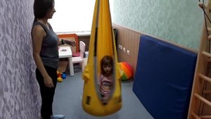 Сенсорная интеграция с использованием гамака-кокона