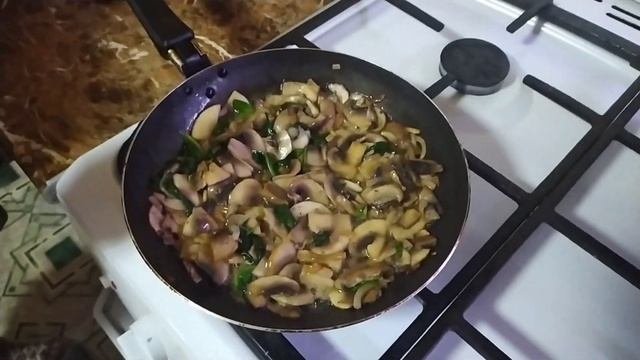 Штрудель с грибной начинкой. Очень сочный штрудель!